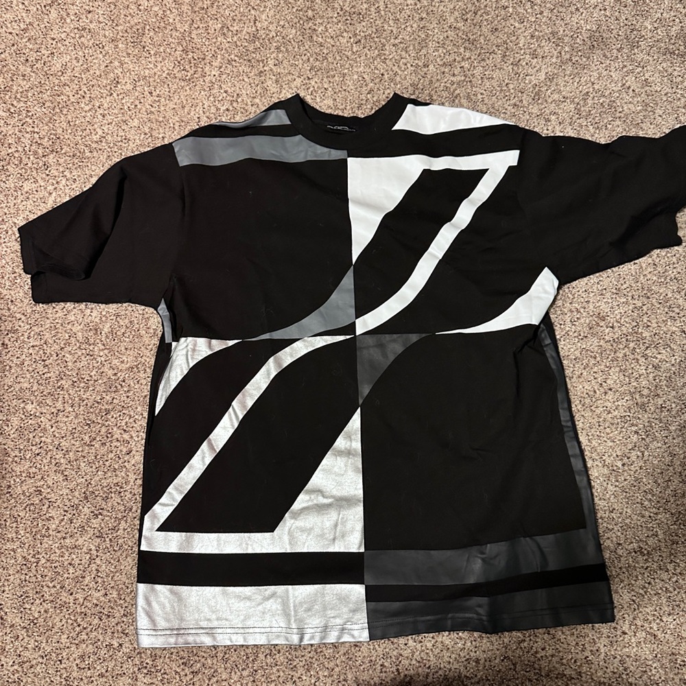 WE11DONE Oversized Black and Silver Graphic T-Shirt